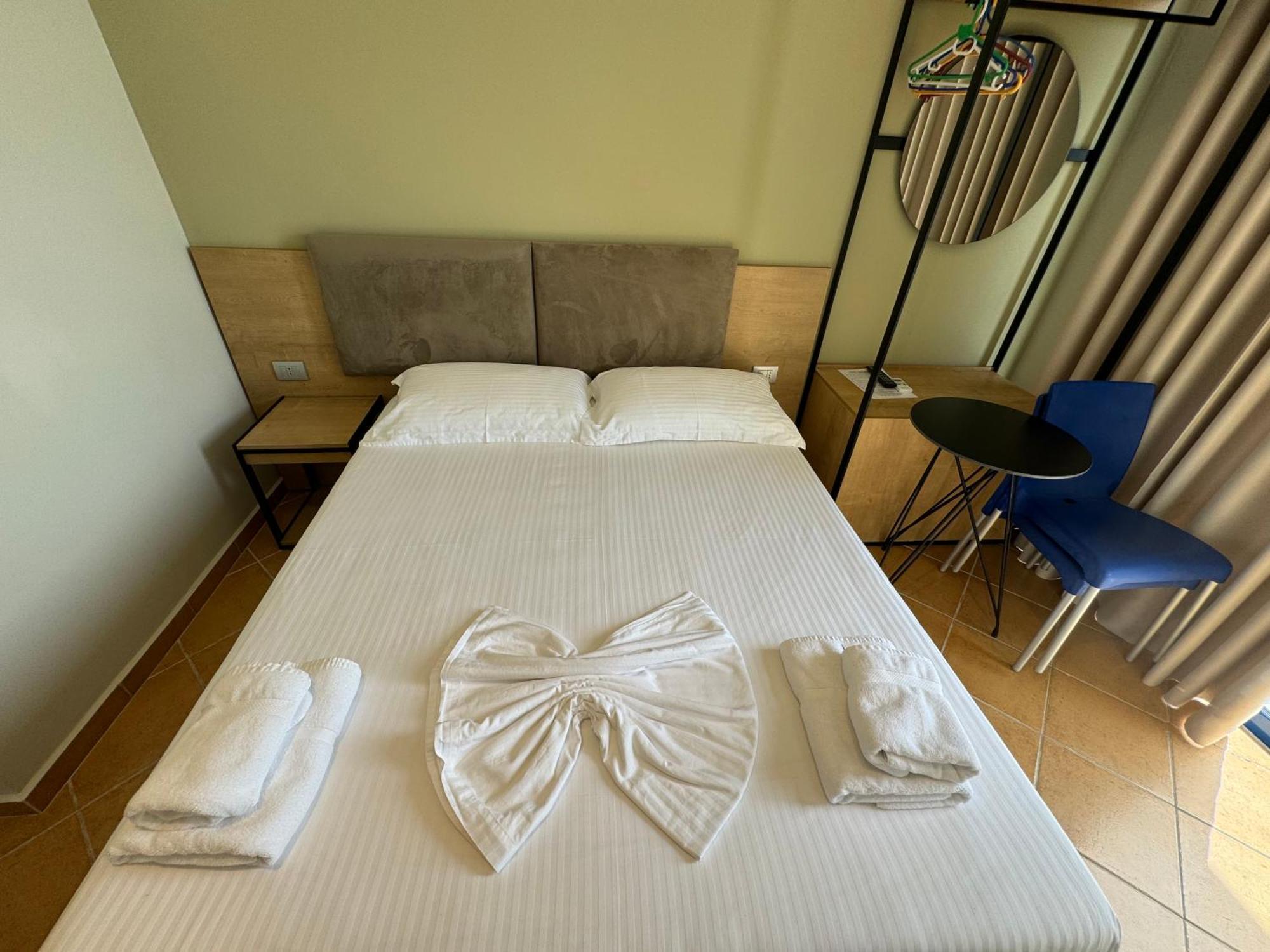 Hotel Cekodhima Radhimë Exteriör bild