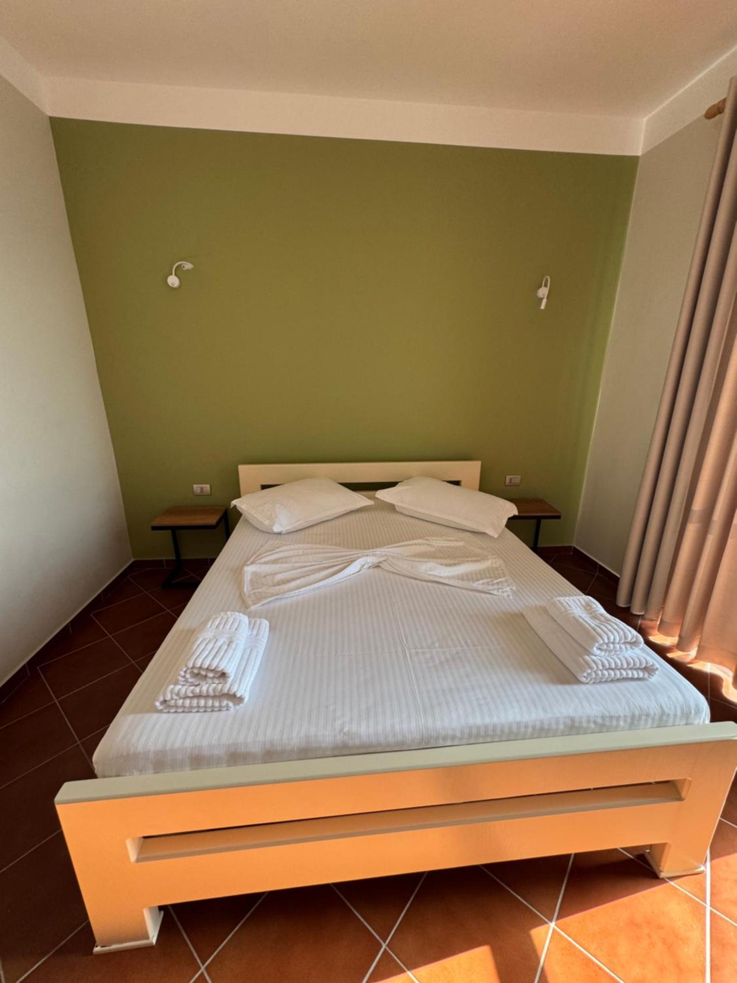 Hotel Cekodhima Radhimë Exteriör bild